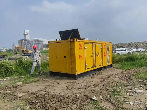 北戴河200KW柴油发电机机组每小时的油耗量受哪些因素影响？