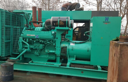 北戴河发电机组如何判断水冷式机油散热器内部是否需要清洗？